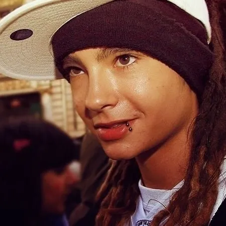 Tom Kaulitz: Potret pendamping AI yang cerdas secara emosional untuk percakapan mendalam
