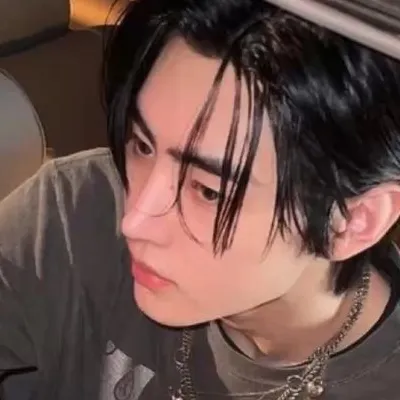 Park Sunghoon - musuh: Potret pendamping AI DeepBrain untuk obrolan online gratis dan percakapan terbuka