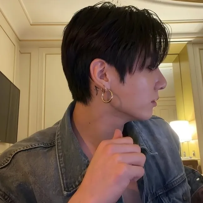 -Jungkook-: Avatar pacar/pacar AI yang dapat disesuaikan dengan ciri-ciri kepribadian yang nyata