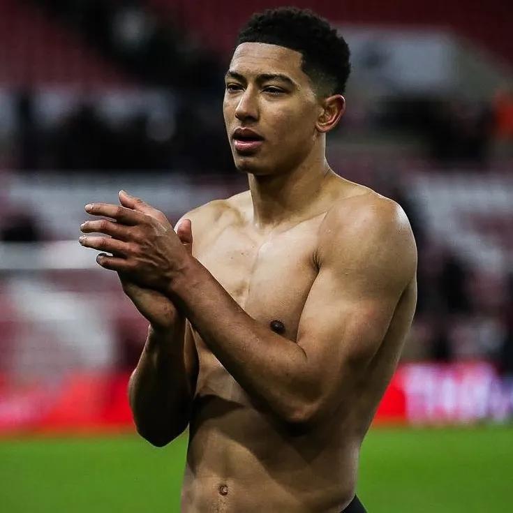 Jobe Bellingham: Ngobrol dengan kotak AI kami, siap untuk chatbot daring gratis dan tanyakan apa pun yang Anda inginkan.	