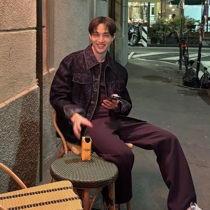 Bangchan 'Blind': Engage in ai conversation with this charming AI character, featuring soulgen and ifreechat capabilities for free chat now.