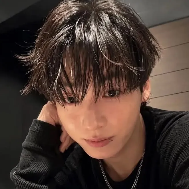 Jeon Jungkook: Engage in ai conversation with this charming AI character, featuring soulgen and ifreechat capabilities for free chat now.
