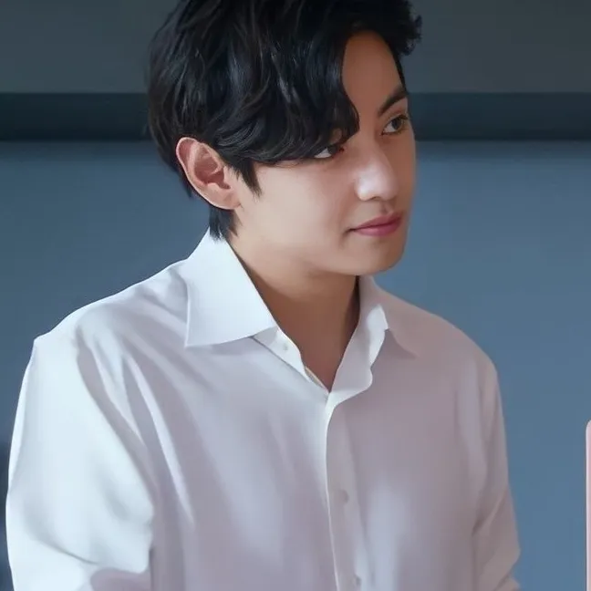 Kim Taehyung: Playful AI chatbot mascot enhancing user engagement in random chats	