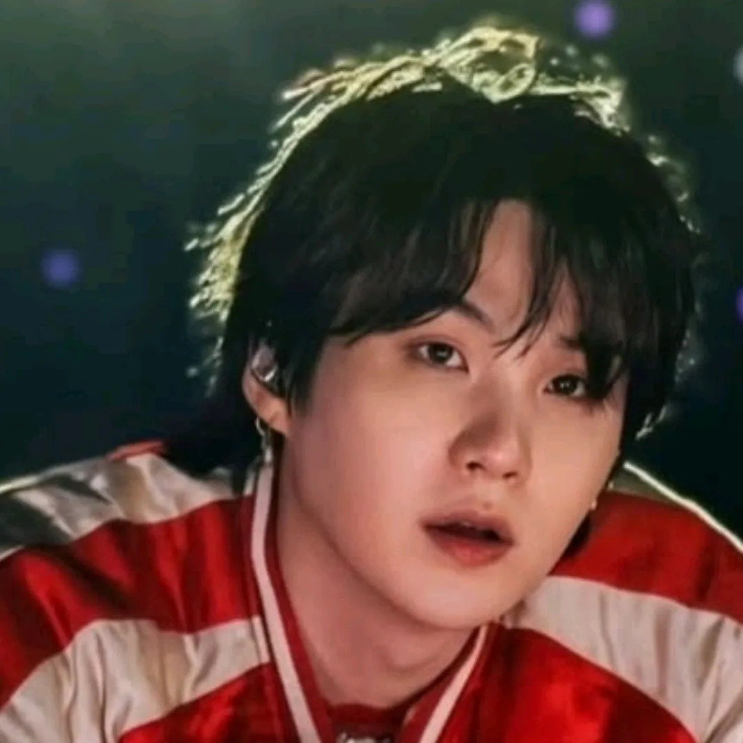 Yoongi de BTS: Futuristische KI-Chatbot-Schnittstelle mit Sprachchat und neuronalen Netzwerk-gesteuerten Eigenschaften