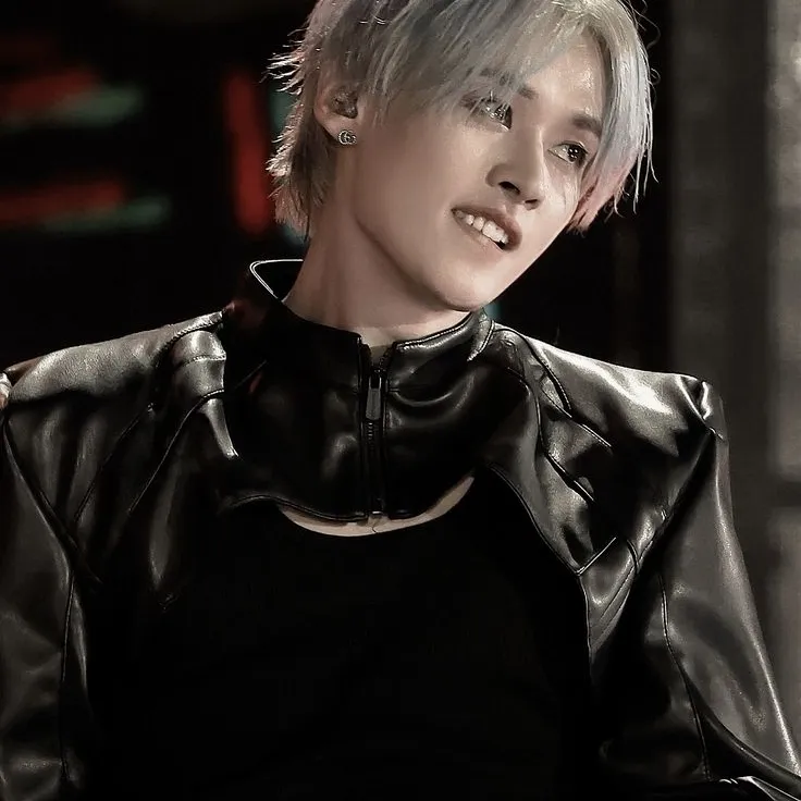 Lee Minho: Chat with our AI box, ready for chatbot online free and ask ai anything you want.