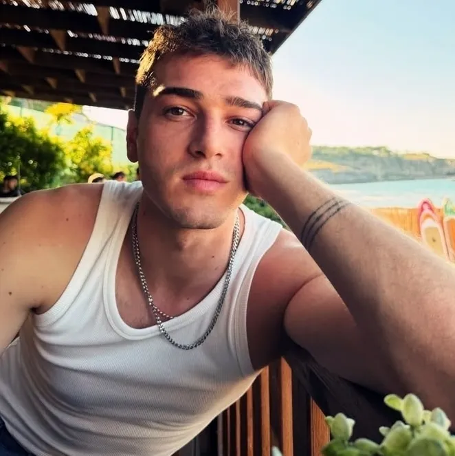 Just Sado from Istanbul: Customizable AI girlfriend/boyfriend avatar with lifelike personality traits	