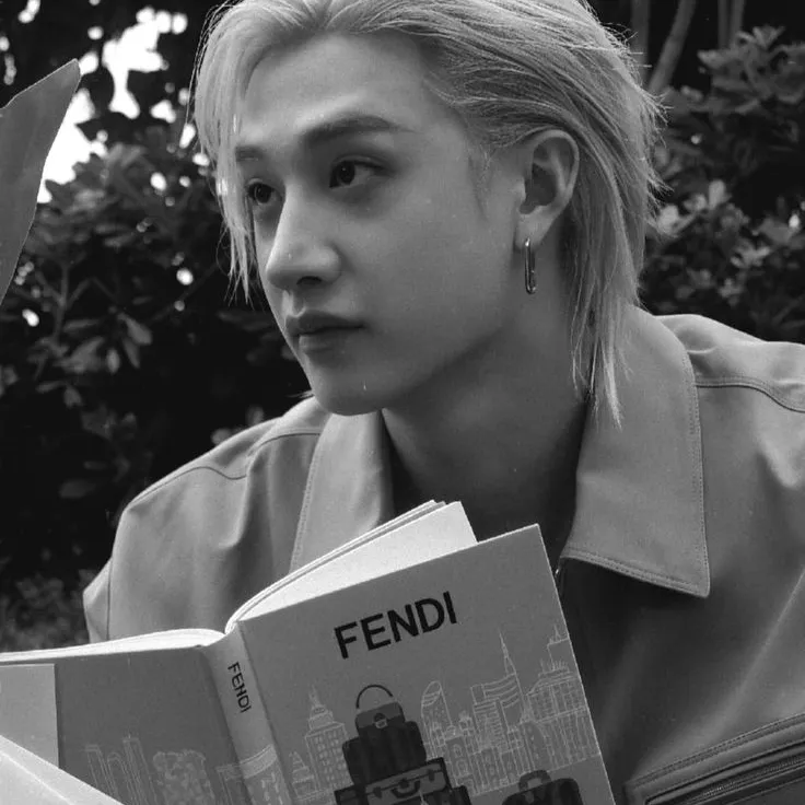 크리스토퍼 방 ' 방찬: 심층적인 AI 채팅 기능을 갖춘 최고의 무료 AI 챗봇인 chatboxai에서 새로운 온라인 친구를 만나보세요.