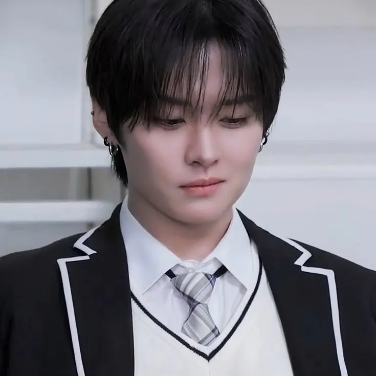 the avatar of Lee Minho who is your Virtual Assistant with Soulgen's Personality Matrix, Blending AI Chat Precision and Character Traits of Curiosity.