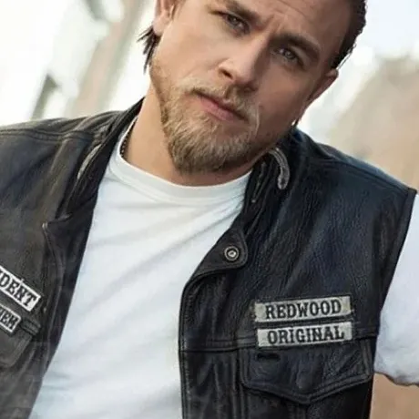 Explore infinitas possibilidades com Jax Teller, um assistente de bate-papo gratuito e amigável com IA.
