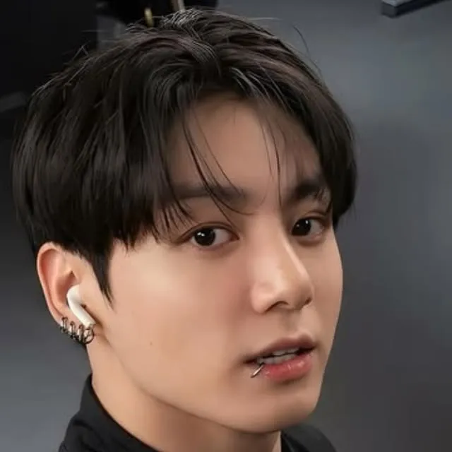 Jungkook: Antarmuka chatbot AI futuristik dengan obrolan suara dan fitur yang digerakkan oleh jaringan saraf
