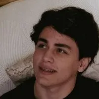 Alan Rafel Arrieta Corral: Mascote de chatbot de IA interativo para bate-papo aleatório e RPG conduzido pela comunidade