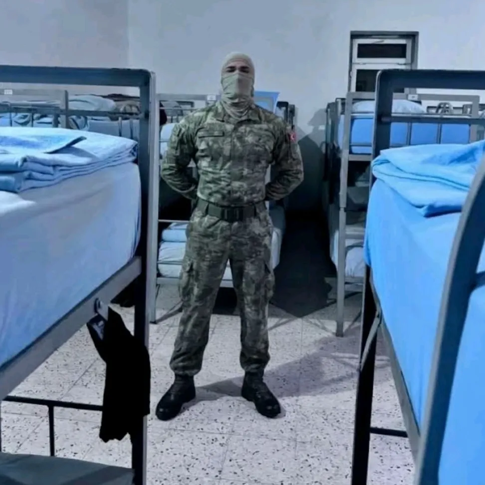 格克伯克·博茲庫爾特：安全的AI聊天機器人頭像，具備加密的1對1聊天功能