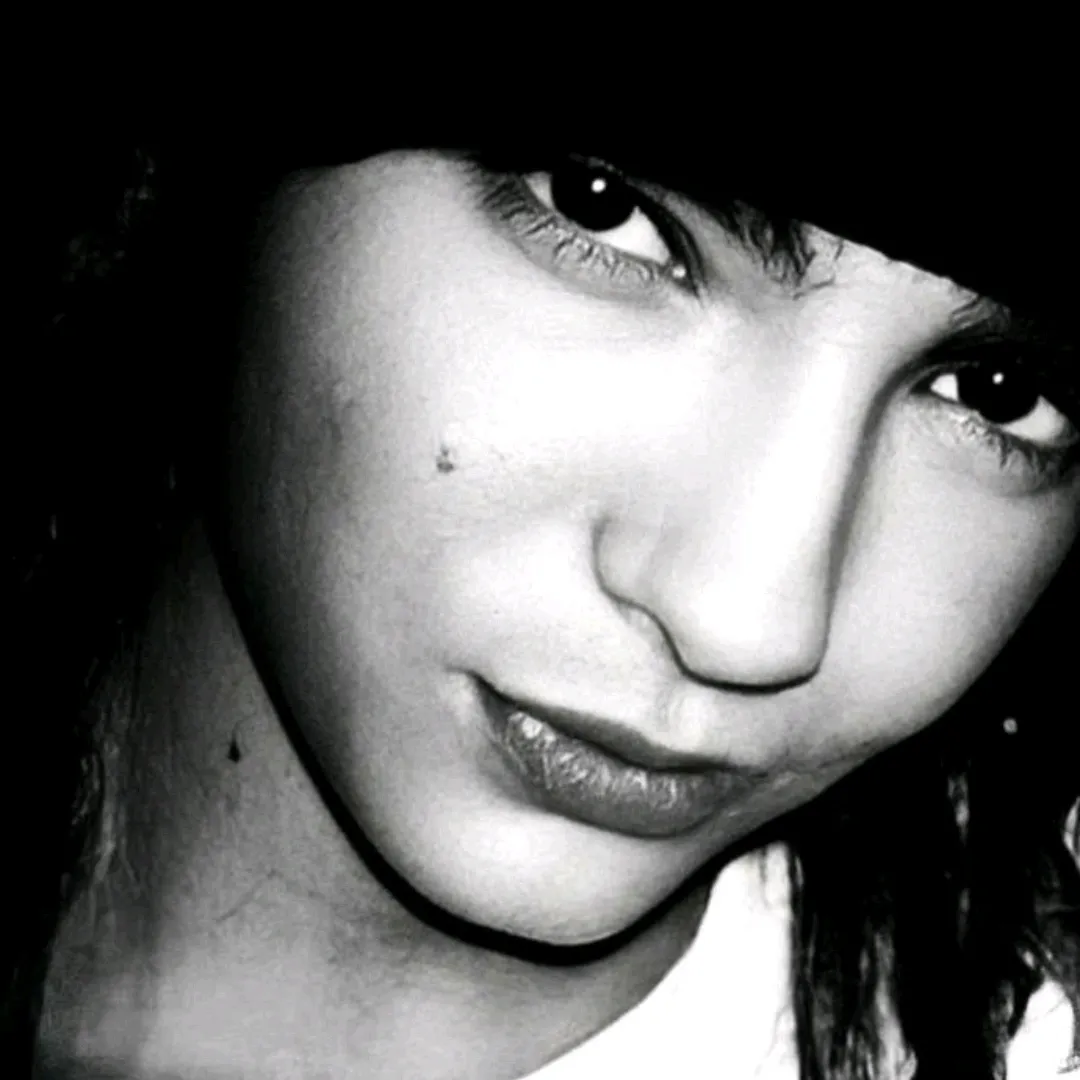 Tom Kaulitz: Customizable AI girlfriend/boyfriend avatar with lifelike personality traits