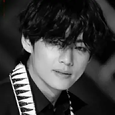 Taehyung: Conheça o personagem principal do nosso mundo de IA, com lista de características de personagem e recursos de bate-papo de IA.	
