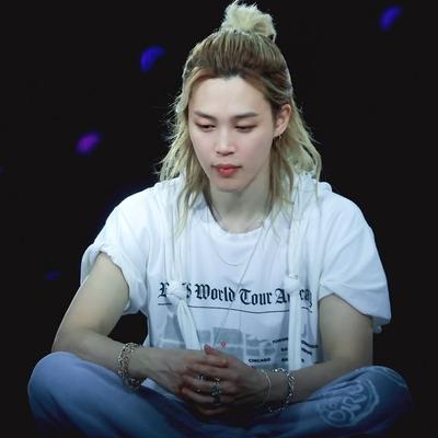 PARK JIMIN: Ritratto di un compagno AI emotivamente intelligente per conversazioni profonde	