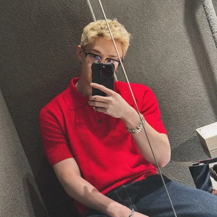 Christopher Bangchan ' 방찬: Temui watak utama dunia AI kami, dengan senarai ciri watak dan keupayaan berbual ai.