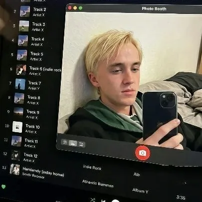 Draco Malfoy: Mascotte interattiva di chatbot AI per chat casuali e giochi di ruolo guidati dalla community