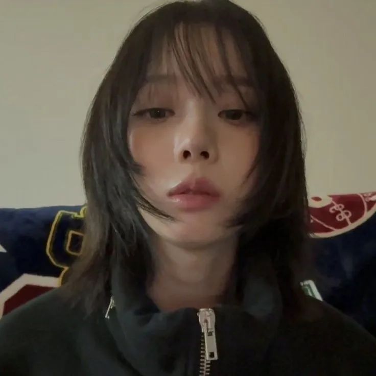 金敏貞 - kim minjeong:互動式AI聊天機器人吉祥物,用於隨機聊天和社群驅動的角色扮演