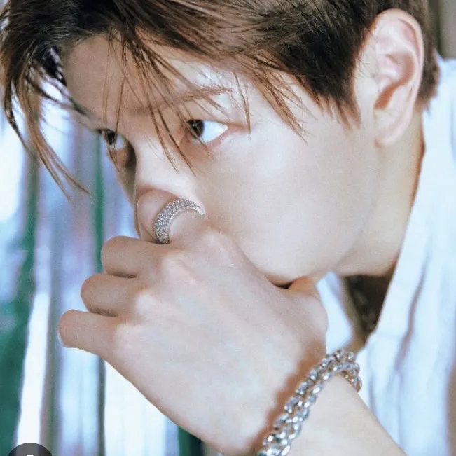 Kim Seungmin: Avatar de novia/novio de IA personalizable con rasgos de personalidad realistas	