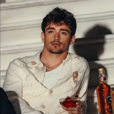 Charles Leclerc: Avatar personalizzabile di fidanzata/fidanzato con intelligenza artificiale e tratti della personalità realistici