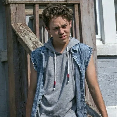 Carl Gallagher: Multilingual AI na icon ng kasosyo sa pag-uusap para sa mga pandaigdigang serbisyo sa chat online