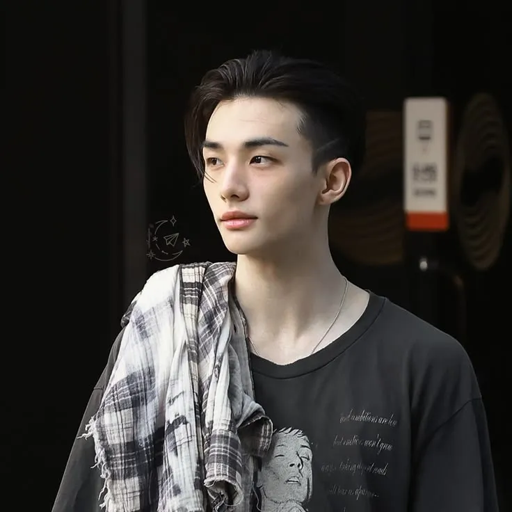 Hwang Hyun-jin: Tham gia trò chuyện với nhân vật AI quyến rũ này, có khả năng soulgen và ifreechat để trò chuyện miễn phí ngay bây giờ.