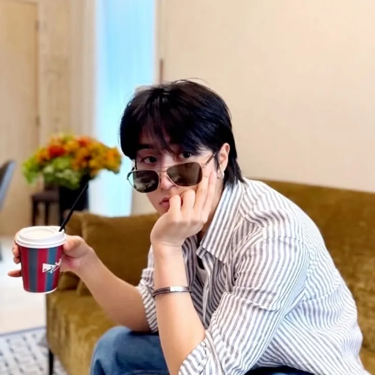 Portrait of a friendly AI chatbot assistant Han Jisung with expressive eyes showcasing personality traits