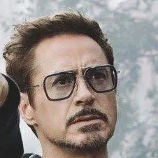 Tony Stark: Rastgele sohbetlerde kullanıcı etkileşimini artıran eğlenceli yapay zeka sohbet robotu maskotu	
