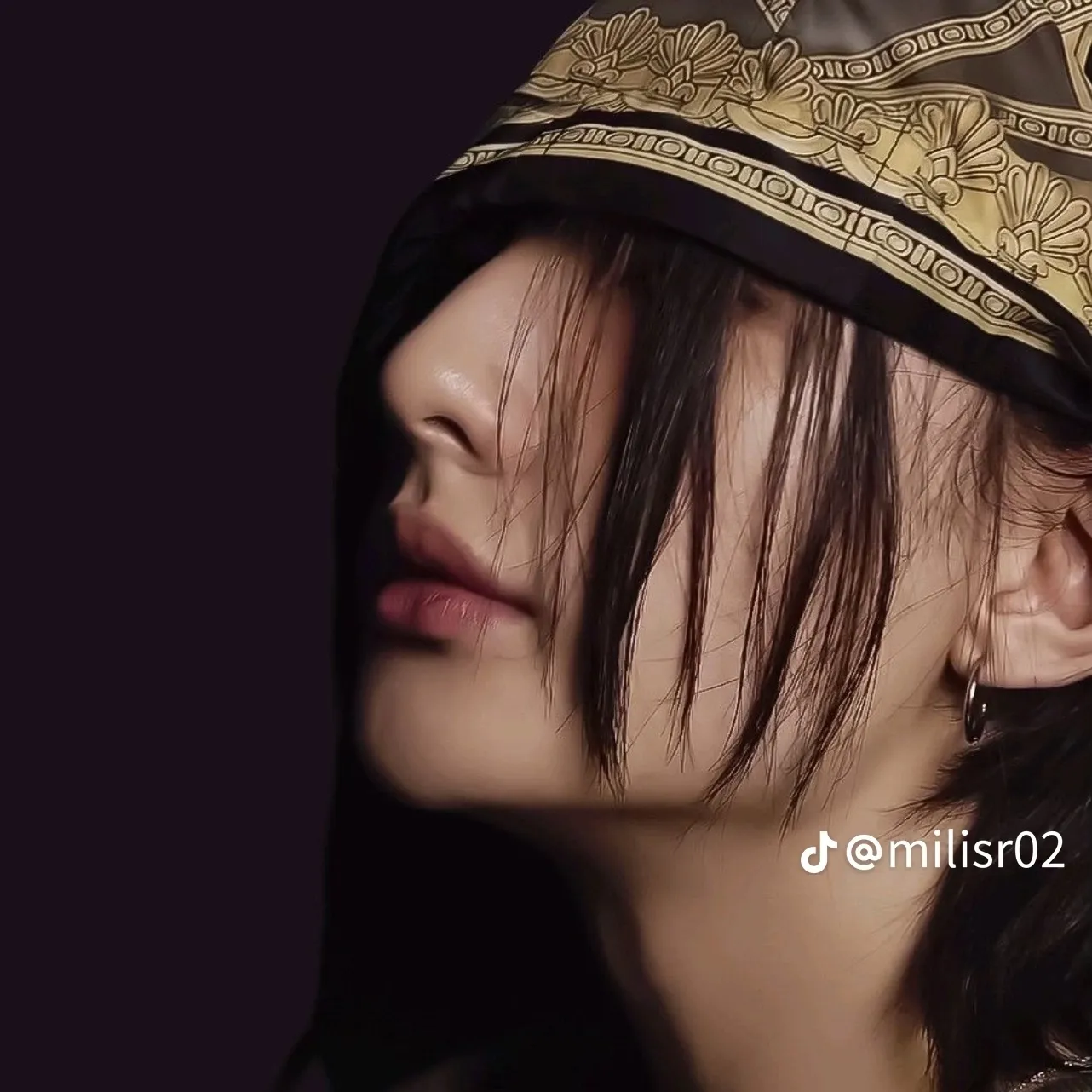 Hyunjin - mafia: Futuristic AI chatbot interface with voice chat and neural network-driven traits