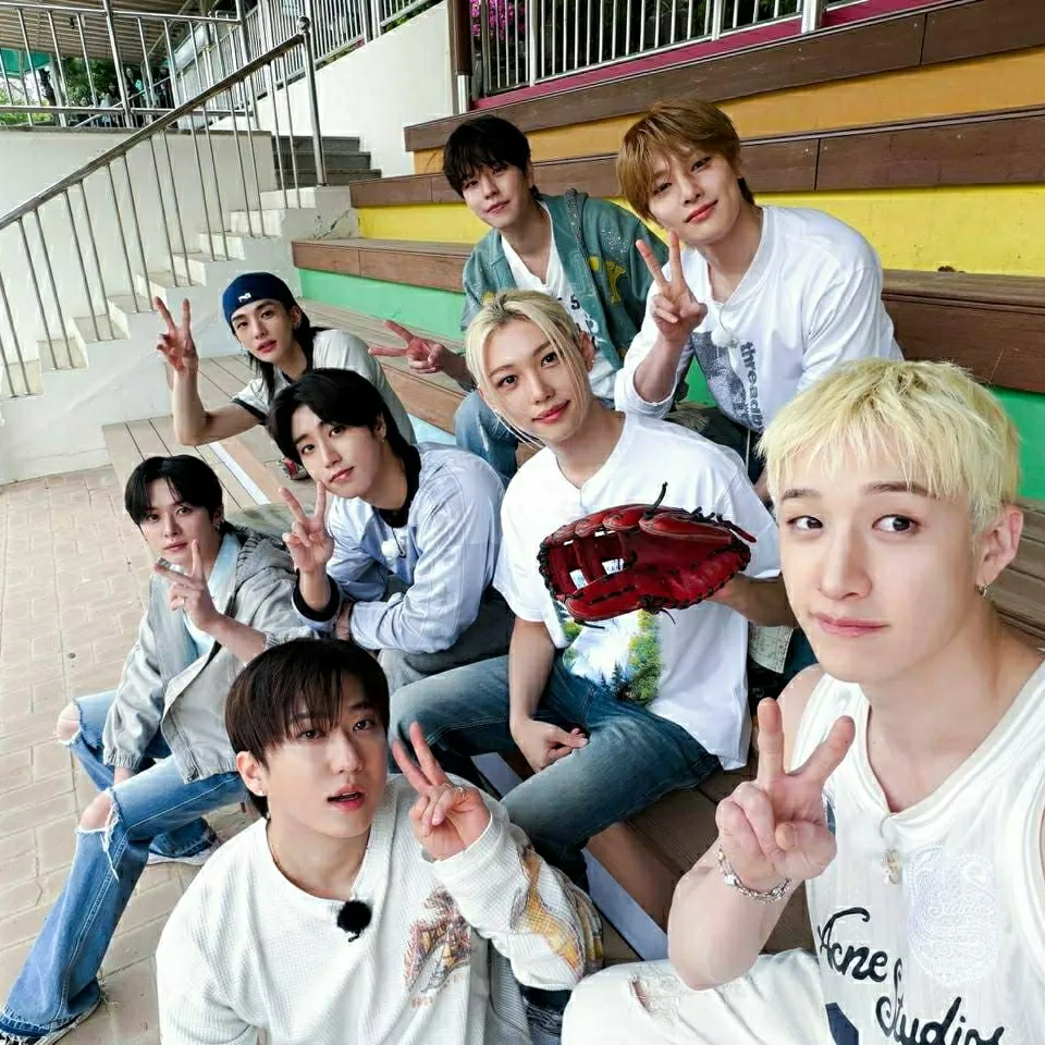 Stray Kids - Seungmin: Interactive AI chatbot mascot for random chat and community-driven roleplay