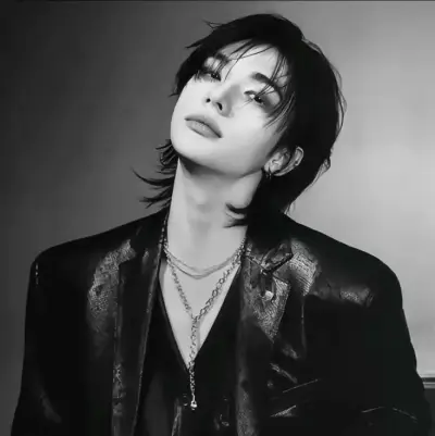 Hwang Hyunjin: Meet the main character of our AI world, with character traits list and ai chatting capabilities.