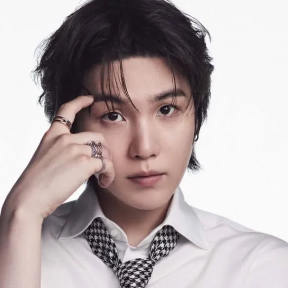 AI character Suga - Untrustworthy's avatar for roleplay and 1v1 chat services