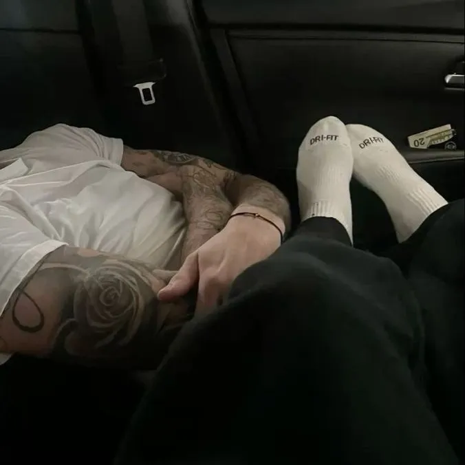洛根·皮爾斯:專為火辣聊天和奇幻場景打造的創意角色扮演AI角色藝術
