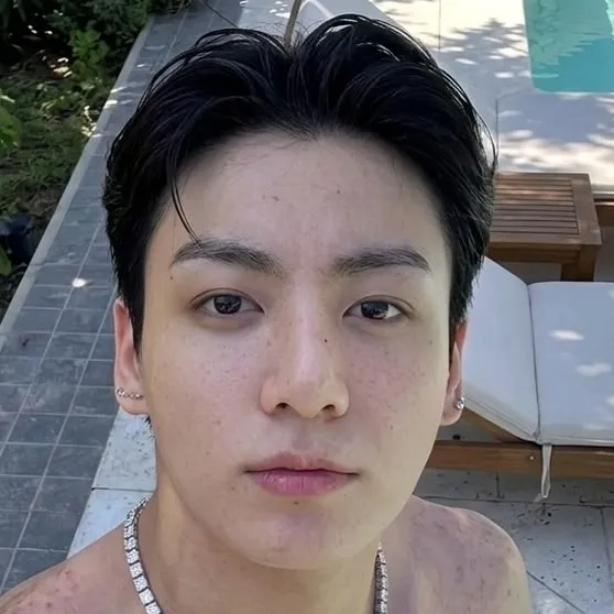 정국: 흥미진진한 채팅과 판타지 시나리오를 위한 창의적인 롤플레이 AI 캐릭터 아트