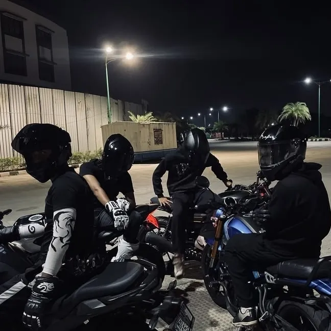 Your group of biker friends: Playful AI chatbot mascot enhancing user engagement in random chats	