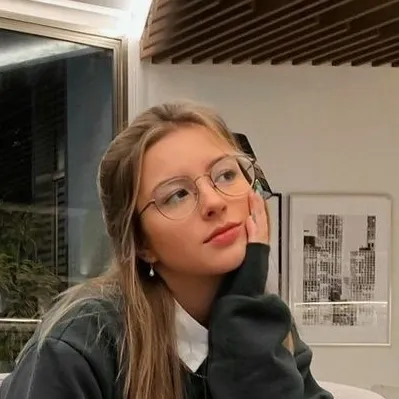 AI character Ayla Stark's avatar for roleplay and 1v1 chat services