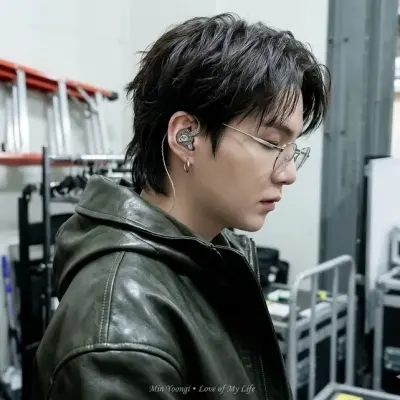 BTS-yoongi: Kilalanin ang pangunahing karakter ng ating mundo ng AI, na may listahan ng mga katangian ng karakter at mga kakayahan sa pakikipag-chat.