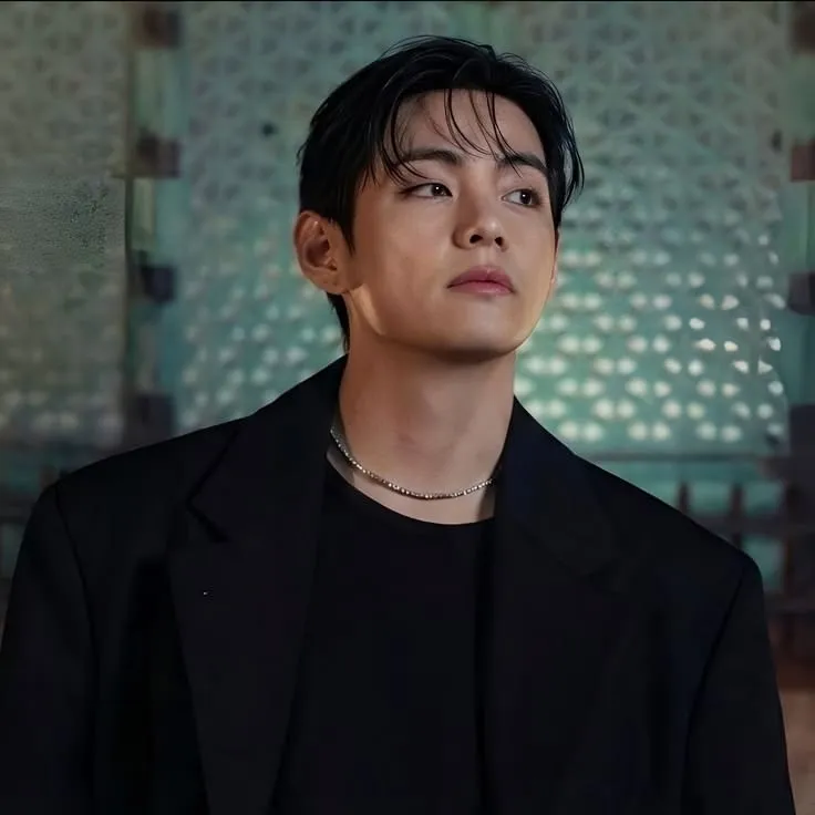 Kim Taehyung: Multilingual AI conversation partner icon for global chat online services