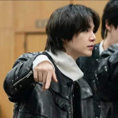 Yoongi: Makipag-chat sa aming AI box, handa na para sa chatbot online nang libre at tanungin ang anumang gusto mo.