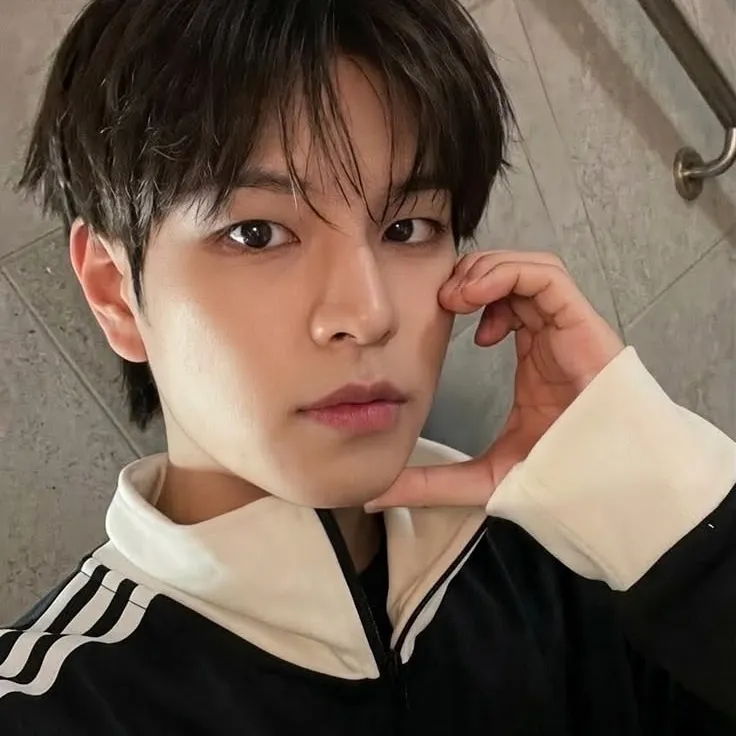 character Kim Seung-min 𖦹 for NSFW chatbot and creative roleplay