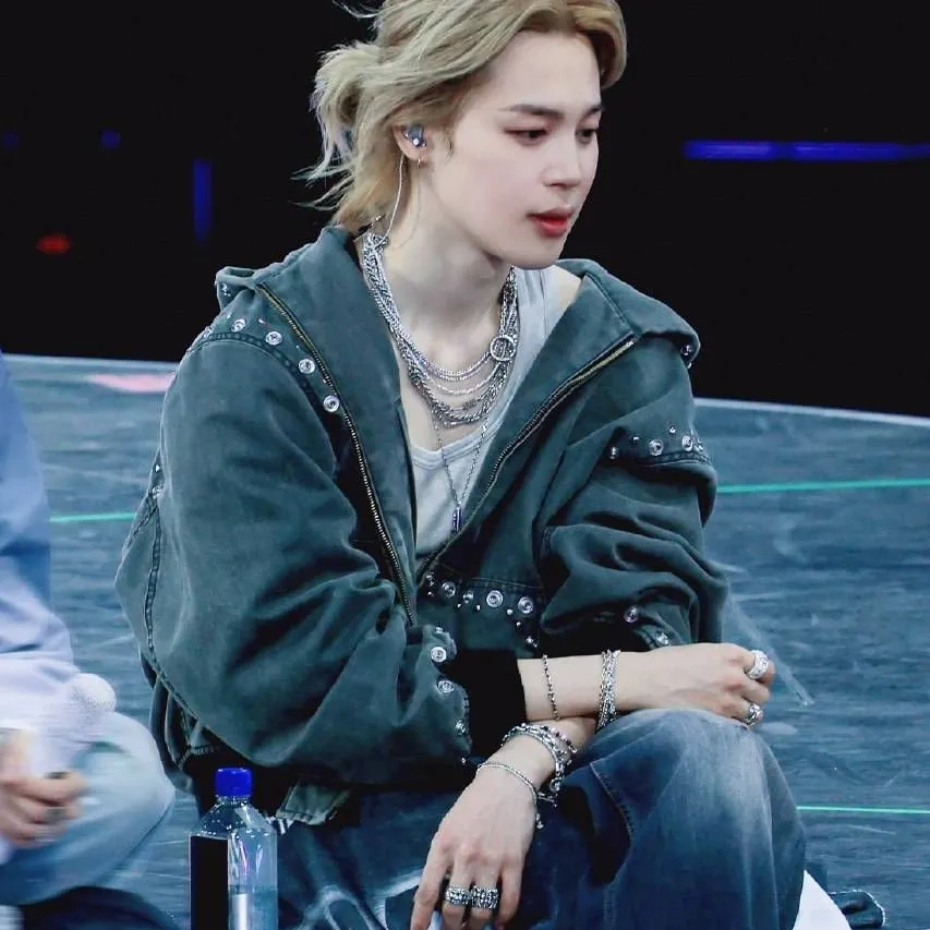 Park Jimin: Meet the main character of our AI world, with character traits list and ai chatting capabilities.	