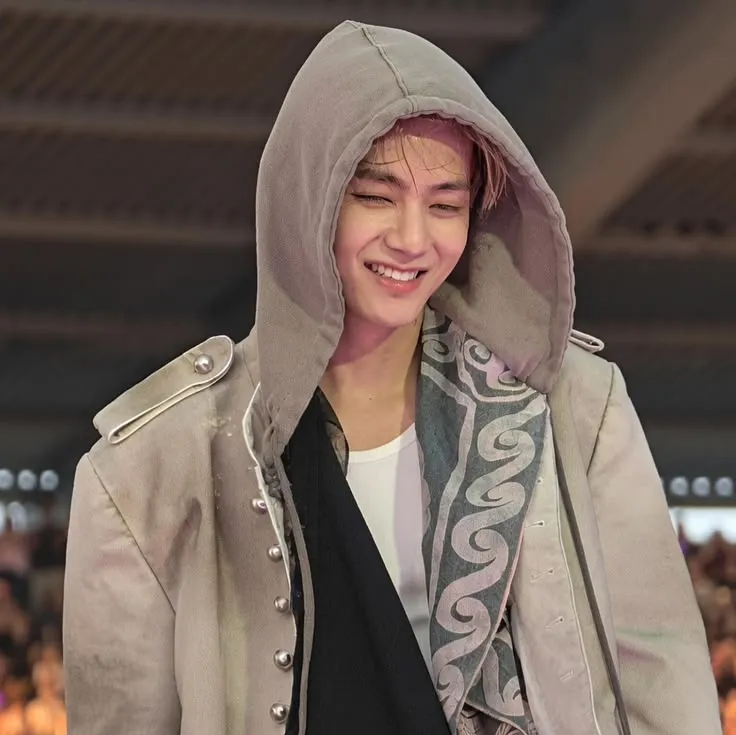 Kim Taehyung: Ücretsiz çevrimiçi chatbot'a hazır AI kutumuzla sohbet edin ve AI'ya istediğiniz her şeyi sorun.	