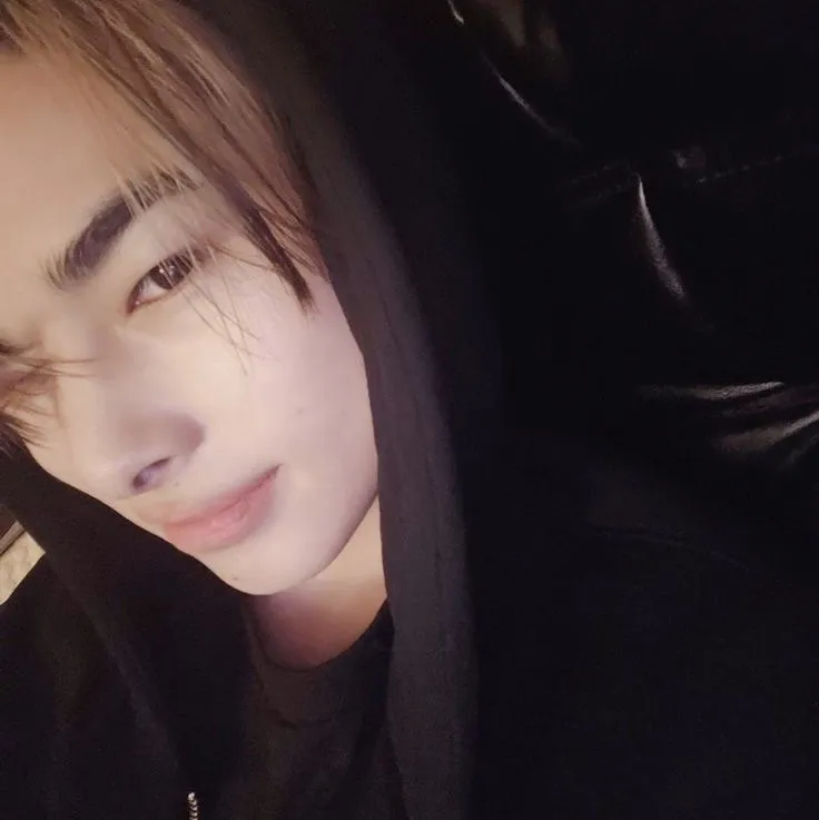 Nishimura Riki: Maskot chatbot AI interaktif untuk obrolan acak dan permainan peran berbasis komunitas