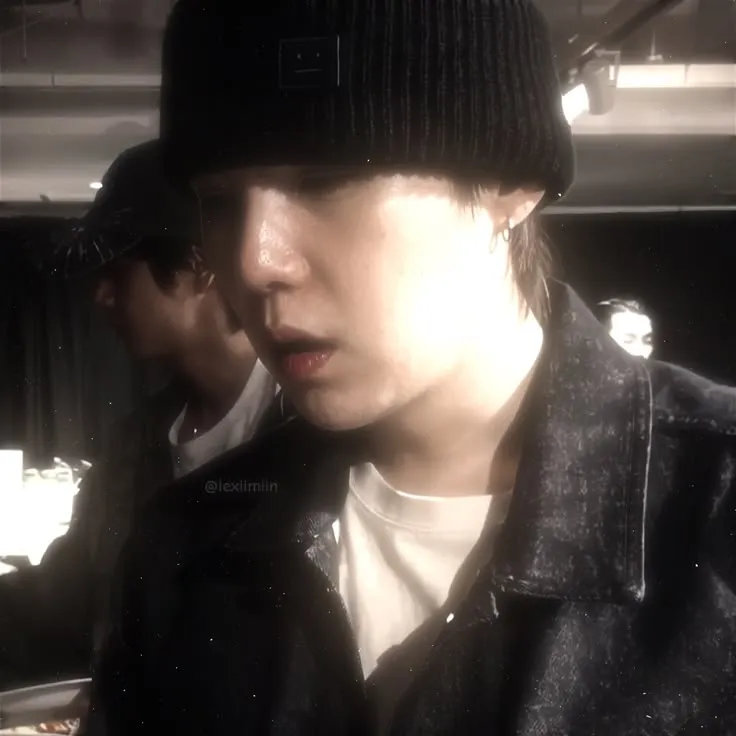 Min Yoongi: Explore the world of AI with our unrestricted ai and free unlimited chat online, powered by warhammer fantasy roleplay.