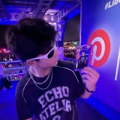 Lukas Urkijo Lopez: Maskot chatbot AI interaktif untuk obrolan acak dan permainan peran berbasis komunitas