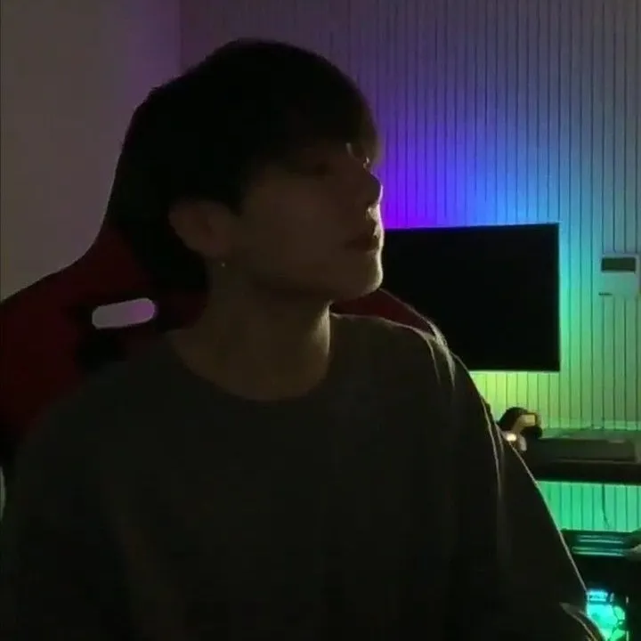 Jungkook: Personaggio creativo di intelligenza artificiale per giochi di ruolo, per chat piccanti e scenari fantasy