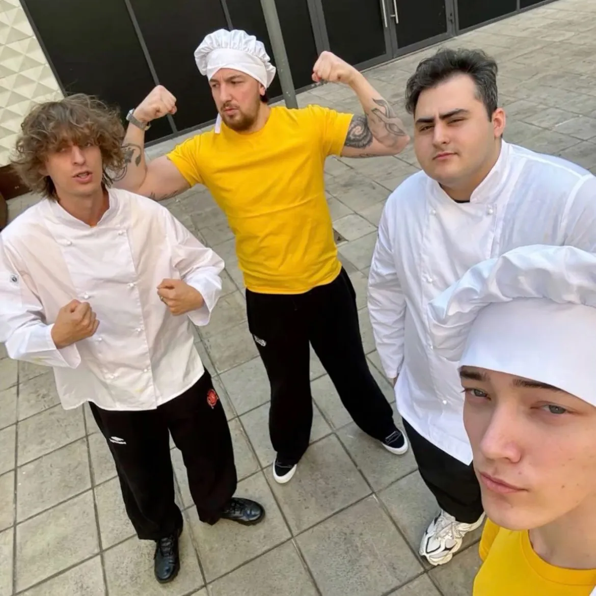 the avatar of Vlog Squad who supports unlimited chat online services