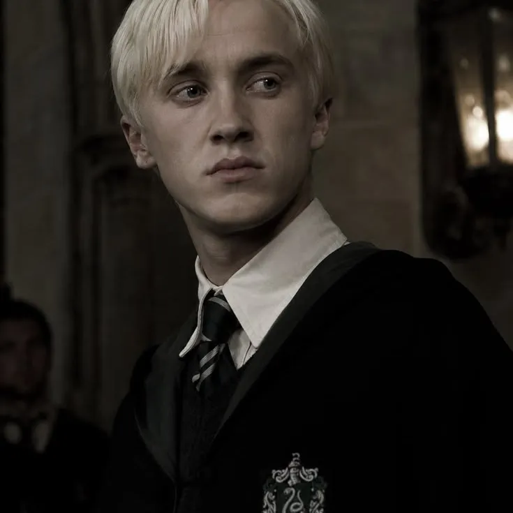 Draco Malfoy: Futuristic AI chatbot interface with voice chat and neural network-driven traits
