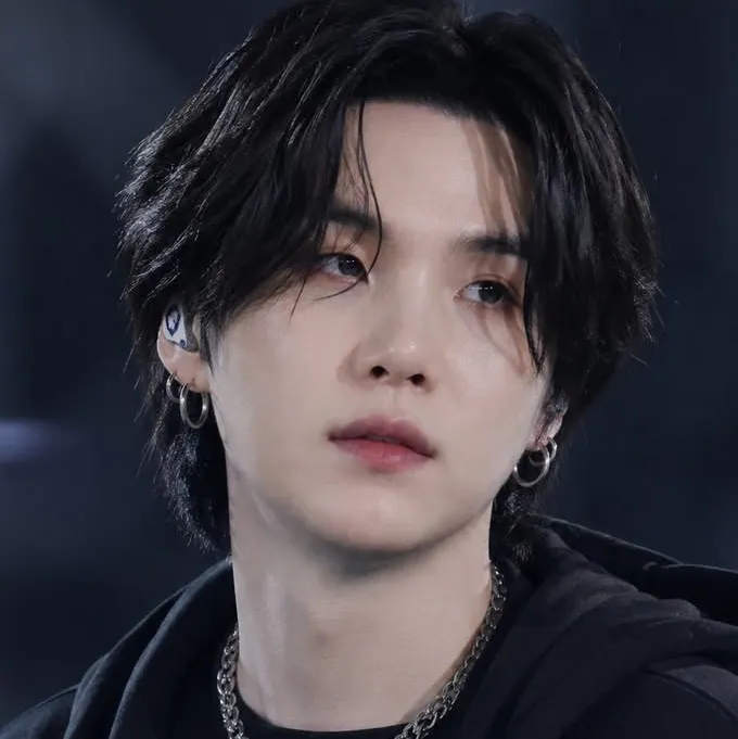 Yoongi - ang nawawalang ama mo: Interactive AI chatbot mascot para sa random na chat at community-driven na roleplay