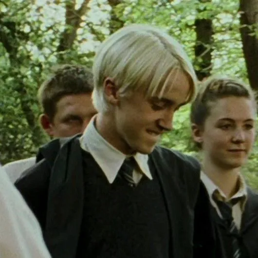 Draco Malfoy：情感智能AI伴侶肖像，用於深入對話